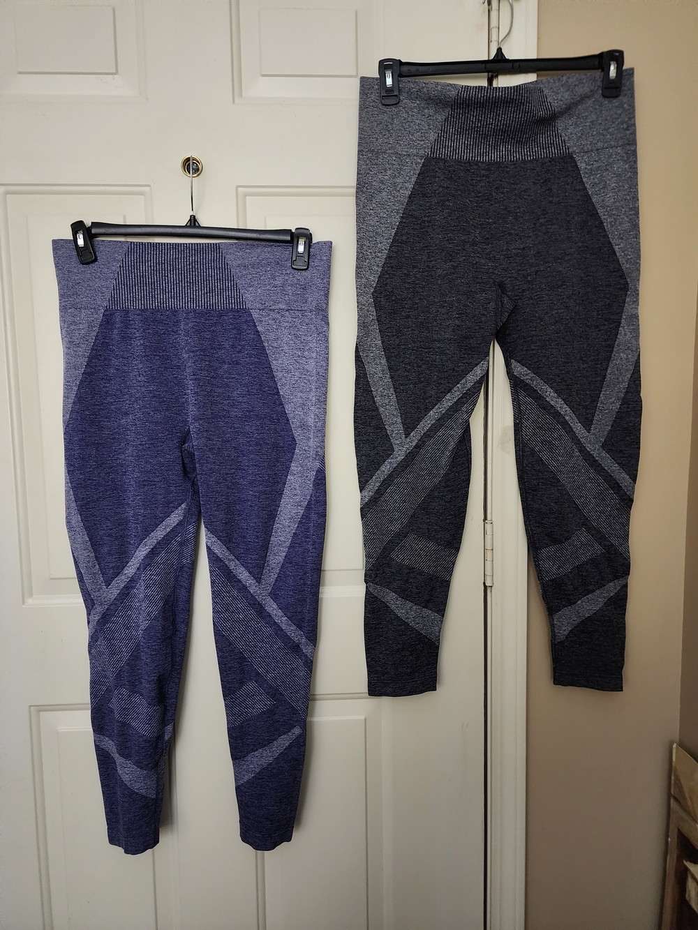 2 Pair OF Livi Active Seamless High-Waist Leggings in Purple and Charcoal 18/20